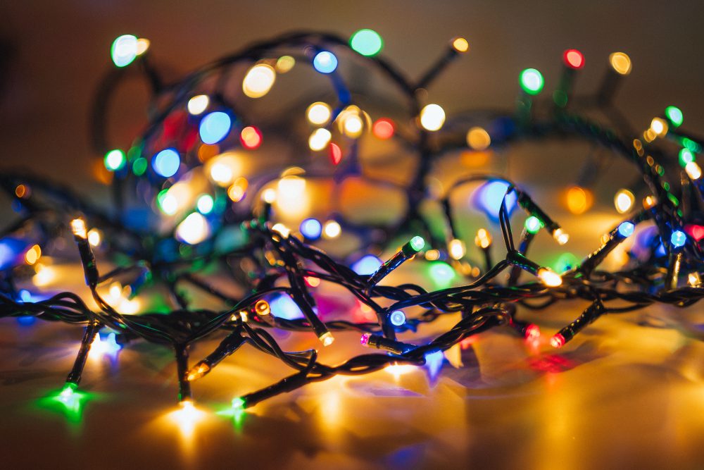 tangled_christmas_lights-1000x667